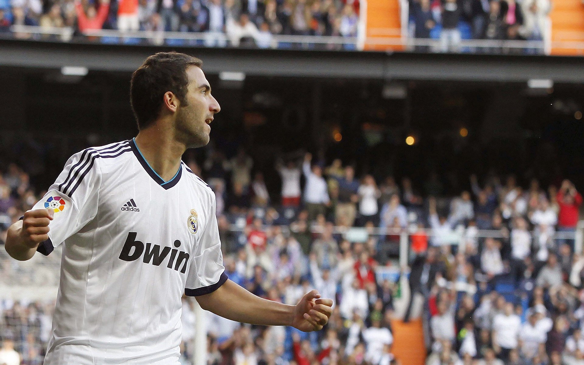 门兴格拉德巴赫两翼推进打出连贯配合,门兴格拉德巴赫在哪个城市