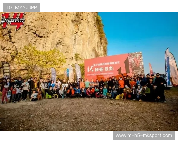 攀岩大叔比赛穿西装成全场焦点 攀岩大叔比赛穿西装成全场焦点