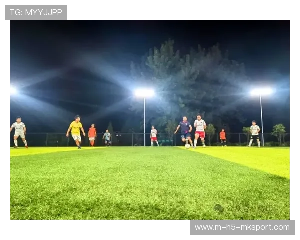 俱乐部球场灯光改造 提升夜场赛事体验，球场灯布置