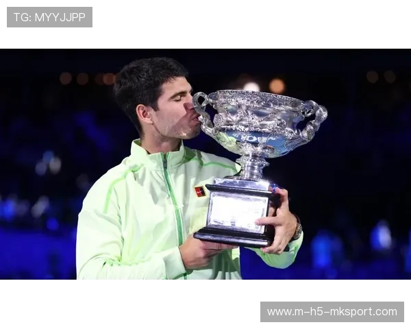 阿尔卡拉斯澳网捧杯,达成全满贯最年轻录 阿尔卡拉斯澳网捧杯,达成全满贯最年轻录